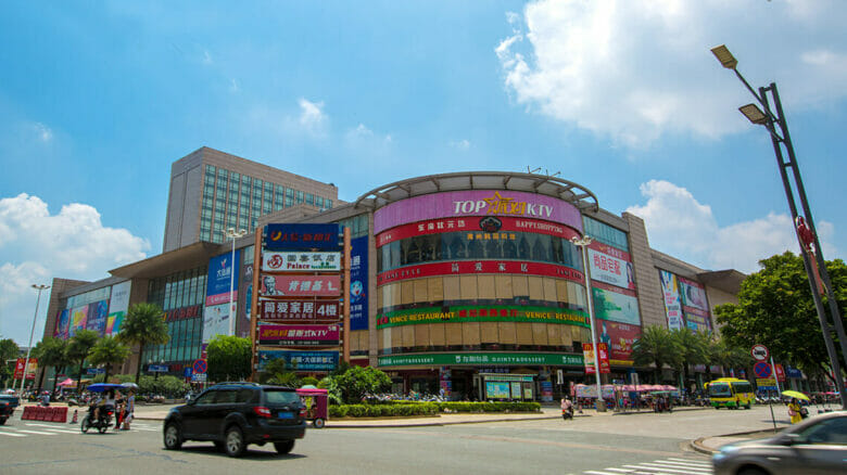 Xiaolan Metro Mall in Zhongshan